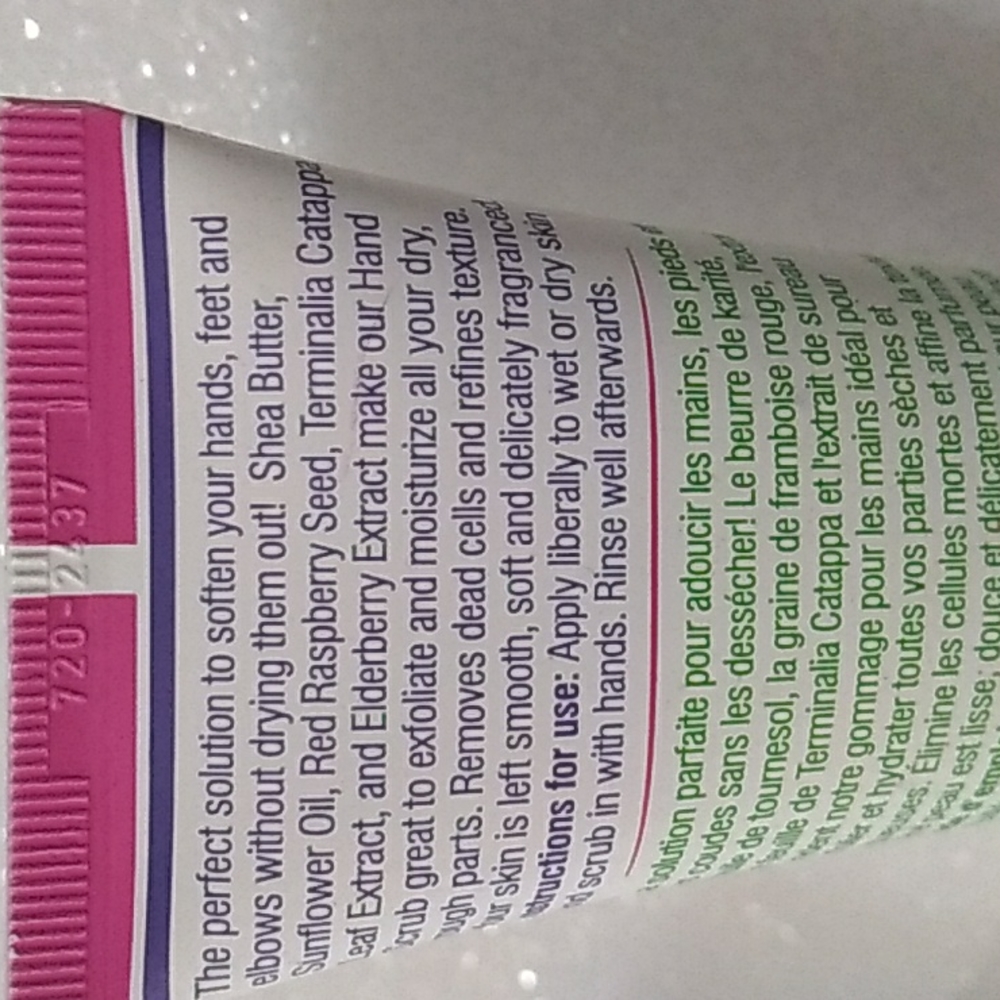 Human + Kind Moisturizing Hand Scrub Elderflower & Raspberry - Picture 5 of 6